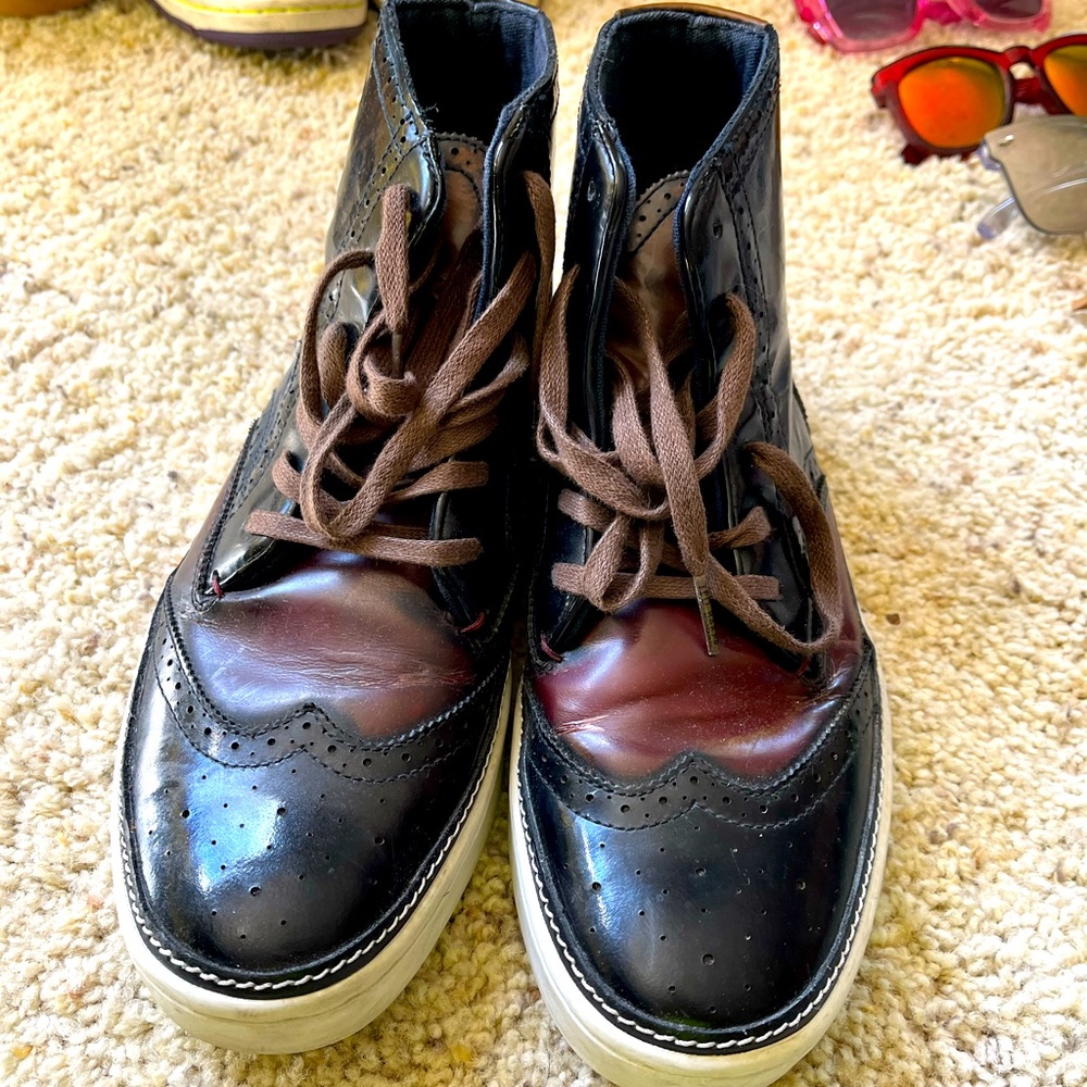 TED BAKER LONDON Mens 7 // womens 8.5. Fabulous condition. Like new.